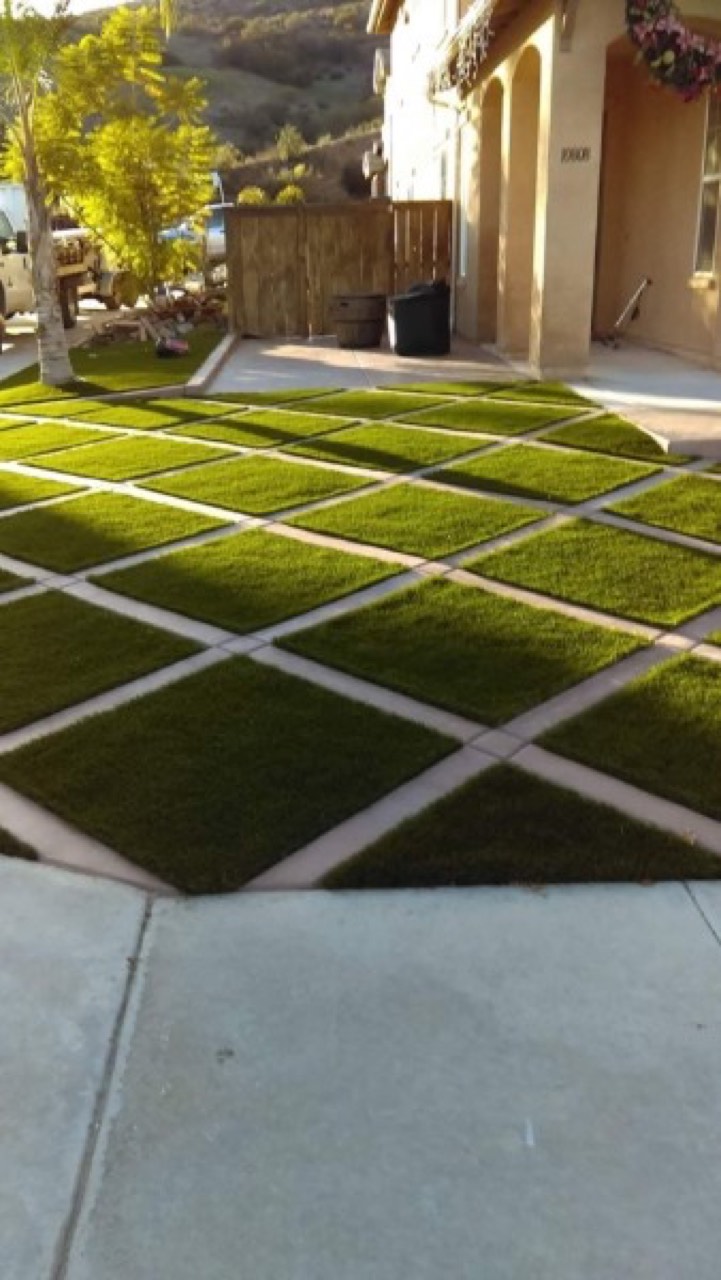 Driveway with a concrete grid and artificial-turf inlay